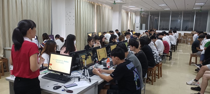大数据技术与应用专业成功申报1+X试点，赋能软件技术服务新篇章
